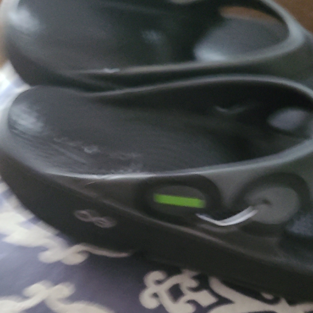 Black Flip Flop Sandals , OOFOS - Picture 3 of 5
